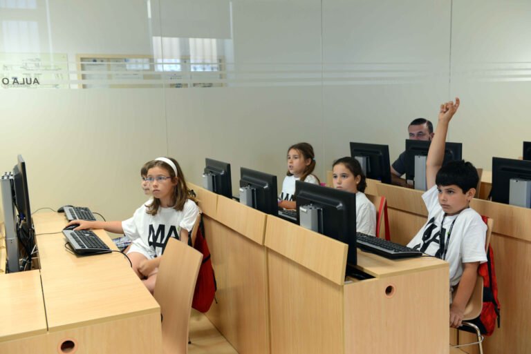 ¿Por qué la universidad pública apoya nuestro formato? Los expertos de la UNED lo analizan en este reportaje